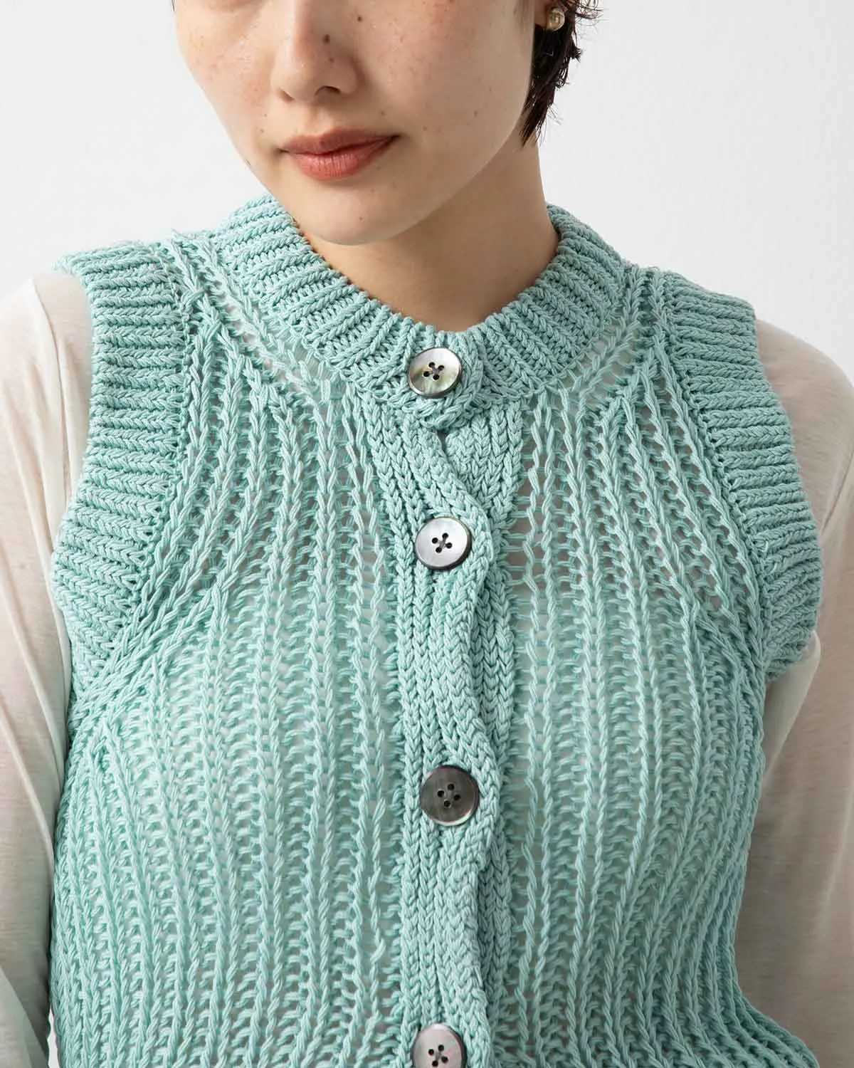 MESH KNIT VEST