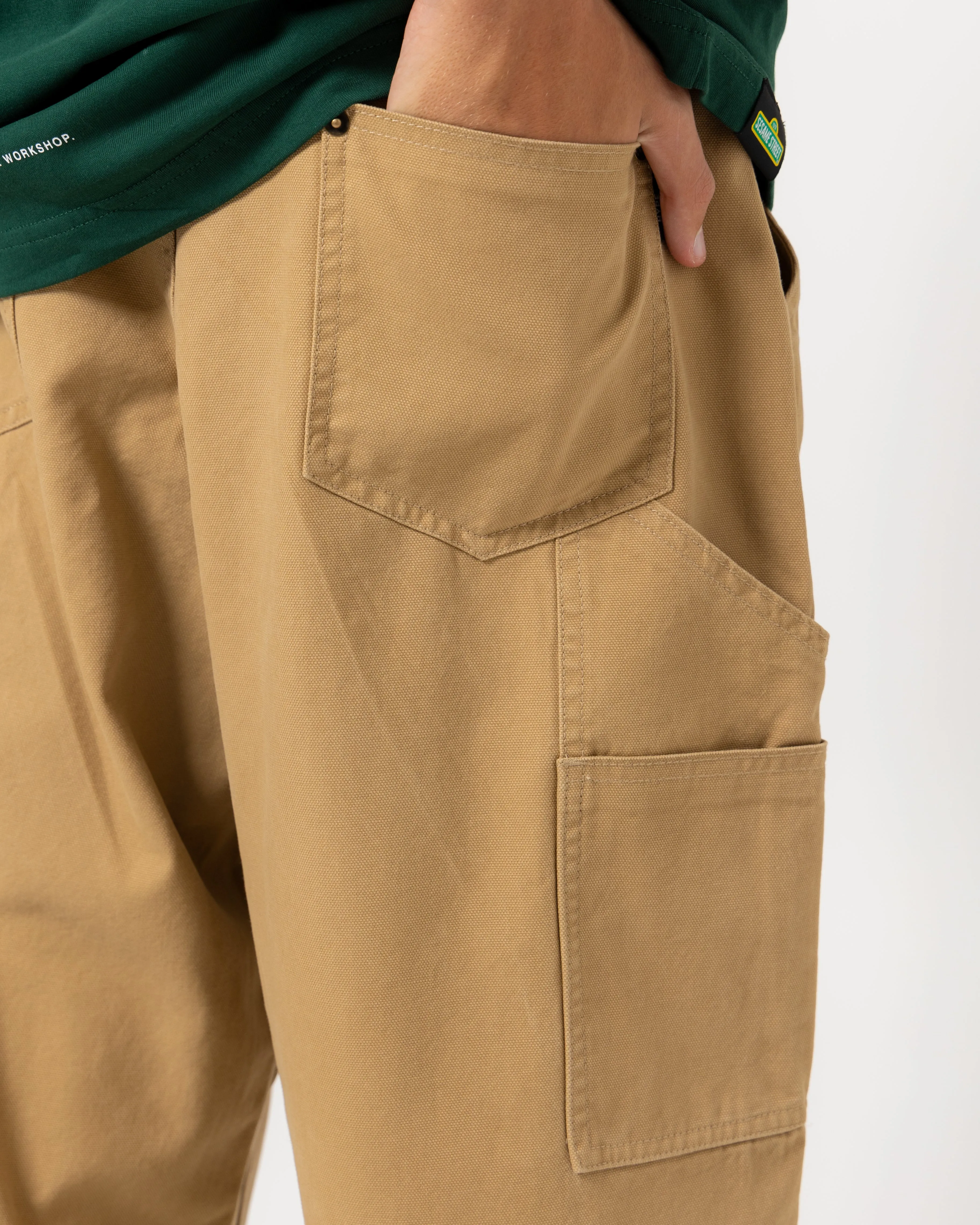 Seasonal Bottom Overlaid Knee Pant